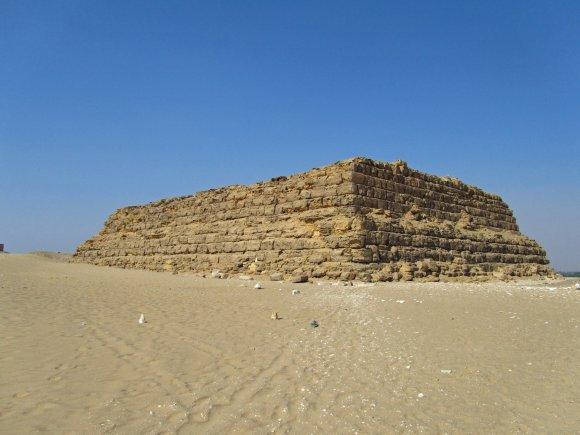 Shepseskaf: The Pharaoh Who Chose a Different Tomb