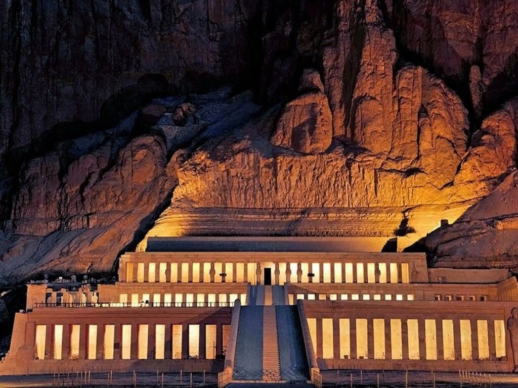 Cairo to Luxor Day Tour by Plane