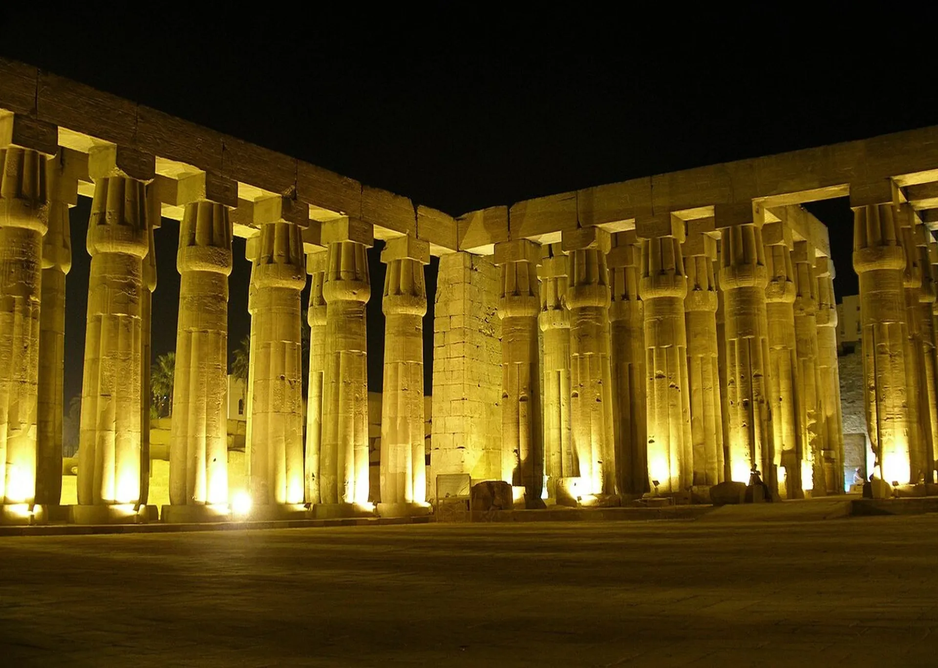 Ton- und Lichtshow im Karnak-Tempel in Luxor